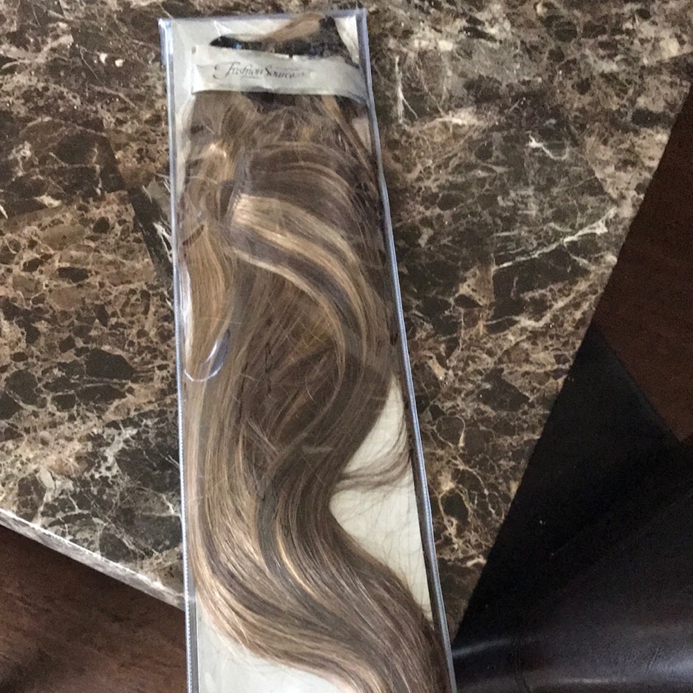 Hair extensions - Picture 1 of 3